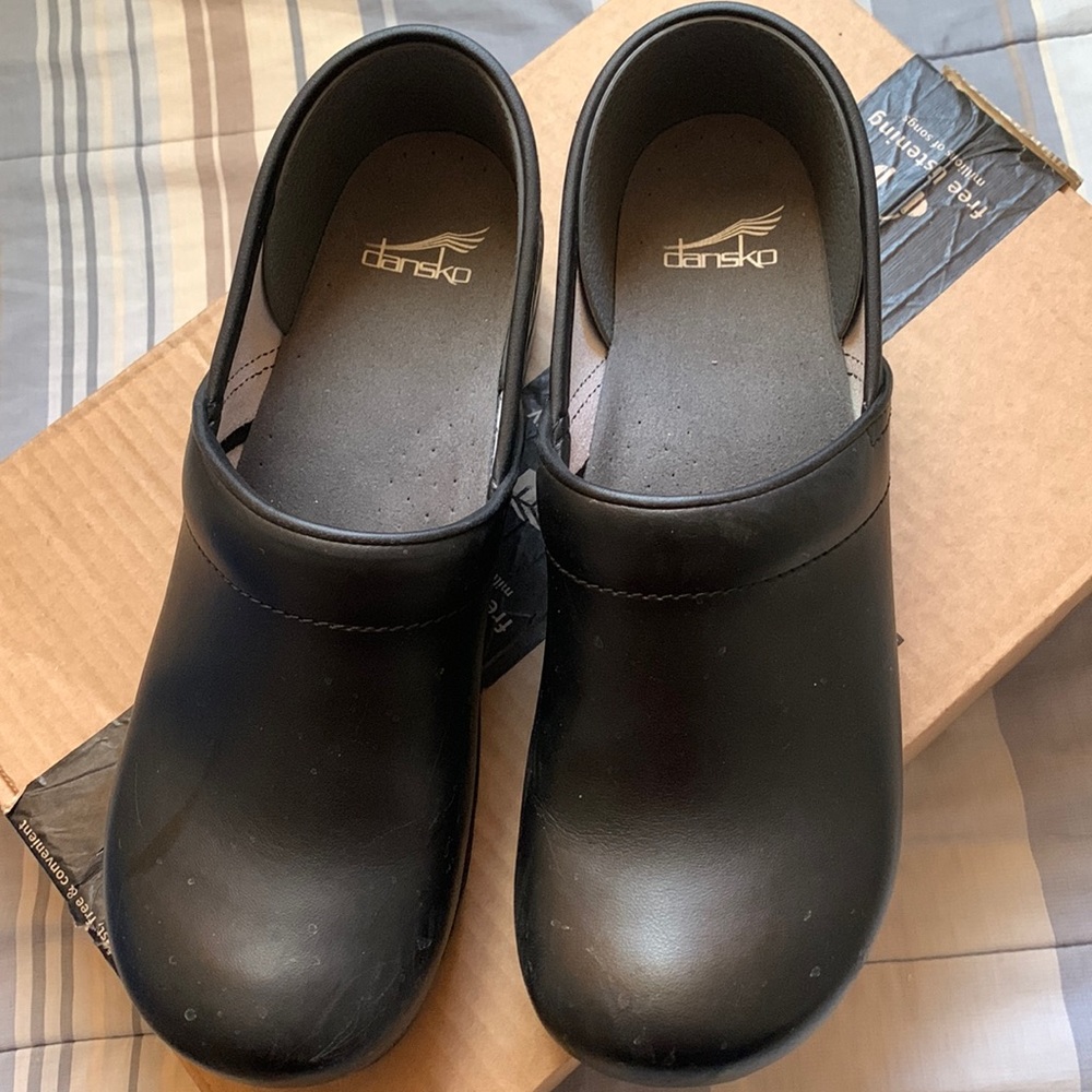 Dansko black shoes 👞